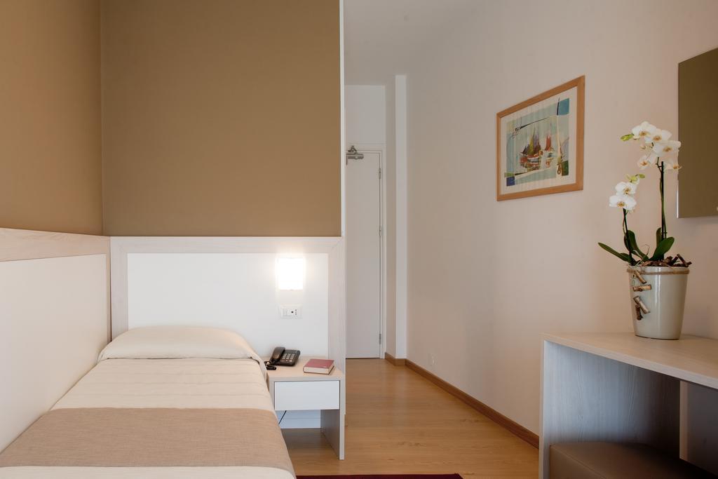 Canarie Hotel 3*