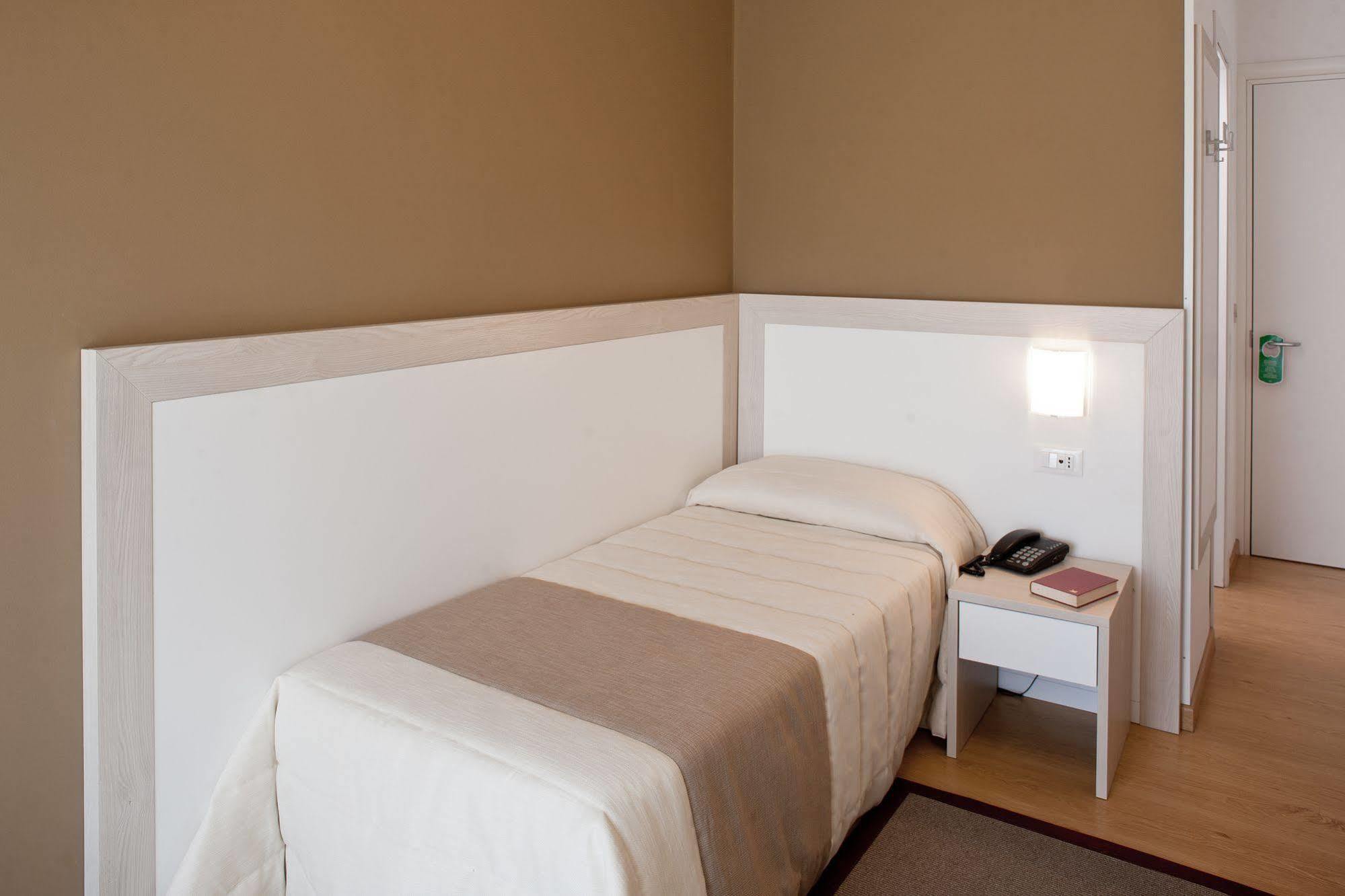 Canarie Hotel 3*